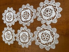 Gruppo di n. 6 centrini