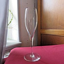1 flute a champagne en cristal de baccarat modèle saint Remy  signée 1