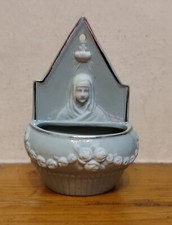 Originale acquasantiera in