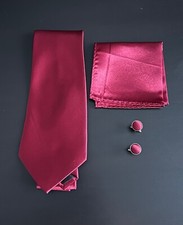 Cravatta, pochette e gemelli