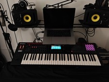 Vendo Roland Fantom 06 -