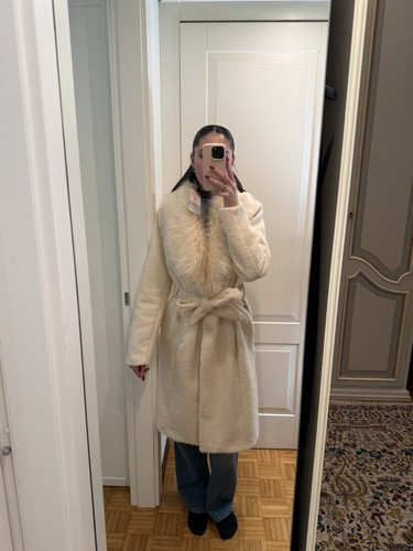 Cappotto color panna con - , collo