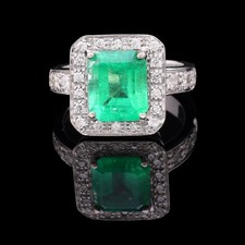 ANELLO IN ORO BIANCO 18 KT 750 SMERALDO 4.50 CT  E BRILLANTI 0.33 CT  NATURALI