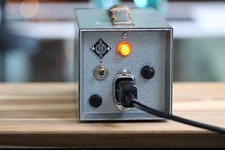 Neumann U67 Alimentatore