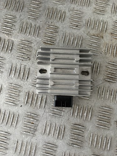 Regolatore tensione suzuki - regolatore,