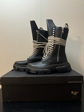 Stivali Rick Owens Dr Martens 1918 DMXL in pelle lunghezza polpaccio con zip neri