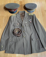 Divisa e berretti decorazioni e cinturone da carrista Ungheria comunista