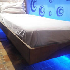 Singolo a parete, letto