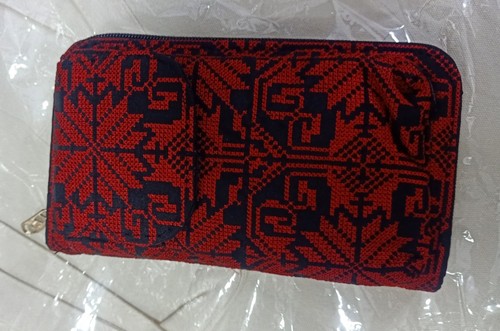 Borsa telefono ricamata