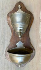 Acquamanile con rubinetto acquasantiera crocifisso chiesa altare ostensorio