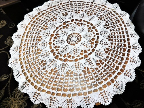 Vintage white table protector - white,