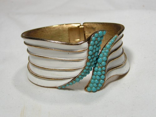Vintage trifari crown - vintage,
