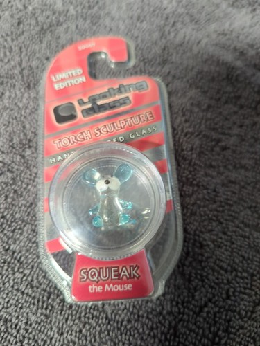 Squeak topo looking - topo, glass