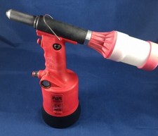 Rivettatrice oleopneumatica