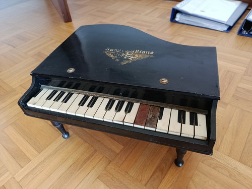 Antico pianoforte giocattolo - pianoforte,