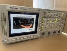 Tektronix Tds754D oscilloscopio fosoforo digitale quattro canali 500mhz 2gs/s COSÌ COM'È