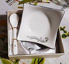 Piattino e cucchiaino di porcellana da dolce dessert x per dolci quadrato bianco