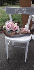 sedia stile shabby + decorazione fiori e candela su base di radica