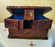 Antica Scatola Portagioie legno intagliato a scomparti mobili. Fine 19° secolo
