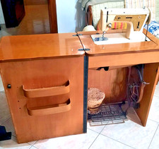 Macchina da cucire Singer Vintage anni 70' completa di mobile in legno pregiato