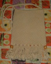 BORSA TRACOLLA ECRU UNCINETTO CON PERLINE IN LEGNO E FRANGE