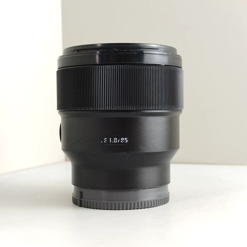 Sony sel85f18 f 1 - fe,