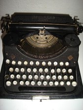 MACCHINA DA SCRIVERE D'EPOCA ANTICA  E RARA - PORTATILE MERCEDES MOD. 33