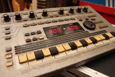 Roland MC-303 Groovebox Sintetizzatore Batteria Sequencer Vintage | Testato | Usato