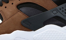 NIKE | AIR HUARACHE LE |