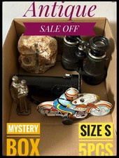 €150+ scatola con giocattoli antichi medaglie monete macchine fotografiche e religiose ecc.