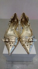 Golden décolleté low heels