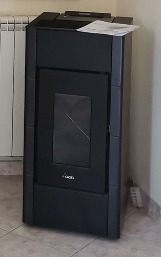 Stufa pellet usata - a,