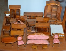 Mobili per casa delle bambole