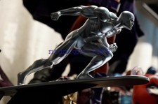 Statua surfista argento Bowen