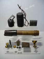 UN ESPOSITORE A SCALETTA IN