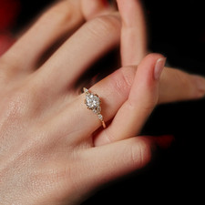 Anello di fidanzamento in oro