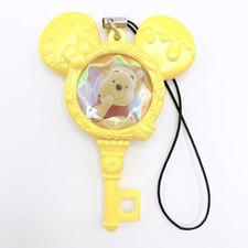 Charm portachiavi Winnie the Pooh Disney Magic Castle giallo ver Japan Limited