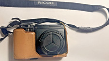 Ricoh GXR con custodia in pelle P10 28-300mm F3.5-5.6 buone condizioni