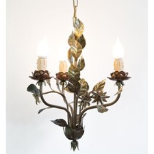 Lampadario in ferro e foglie a