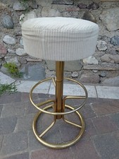 Sgabello alto rotondo vintage.  Struttura in ottone dotato,  seduta in velluto.