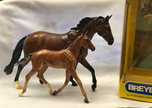 Breyer glossy valentine - glossy, "gg