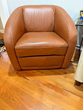 MaxDivani Leather Swivel