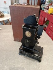Ancien PROJECTEUR PATHE BABY