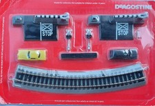 MEHANO TN00 BINARIO CON PASSAGGIO A LIVELLO CON BARRIERE E 2 AUTO SCALA N 1/160