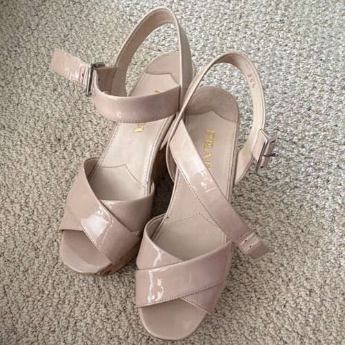 Sandali con zeppa - prada, beige