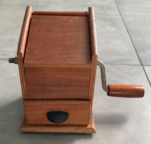 Vecchia grattugia legno a - in,