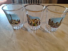 Bicchierini Vintage Decorati Con Immagini Di Località.