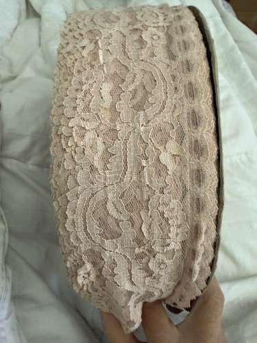 Bordo pizzo floreale rosa