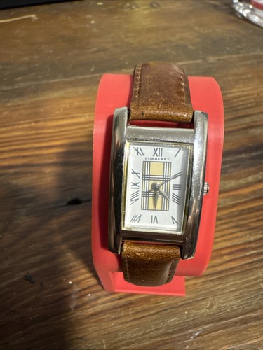Orologio stile burberry tank - burberry,