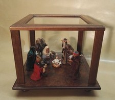 Presepe napoletano in teca con pastori di San Gregorio Armeno (NA), Crib